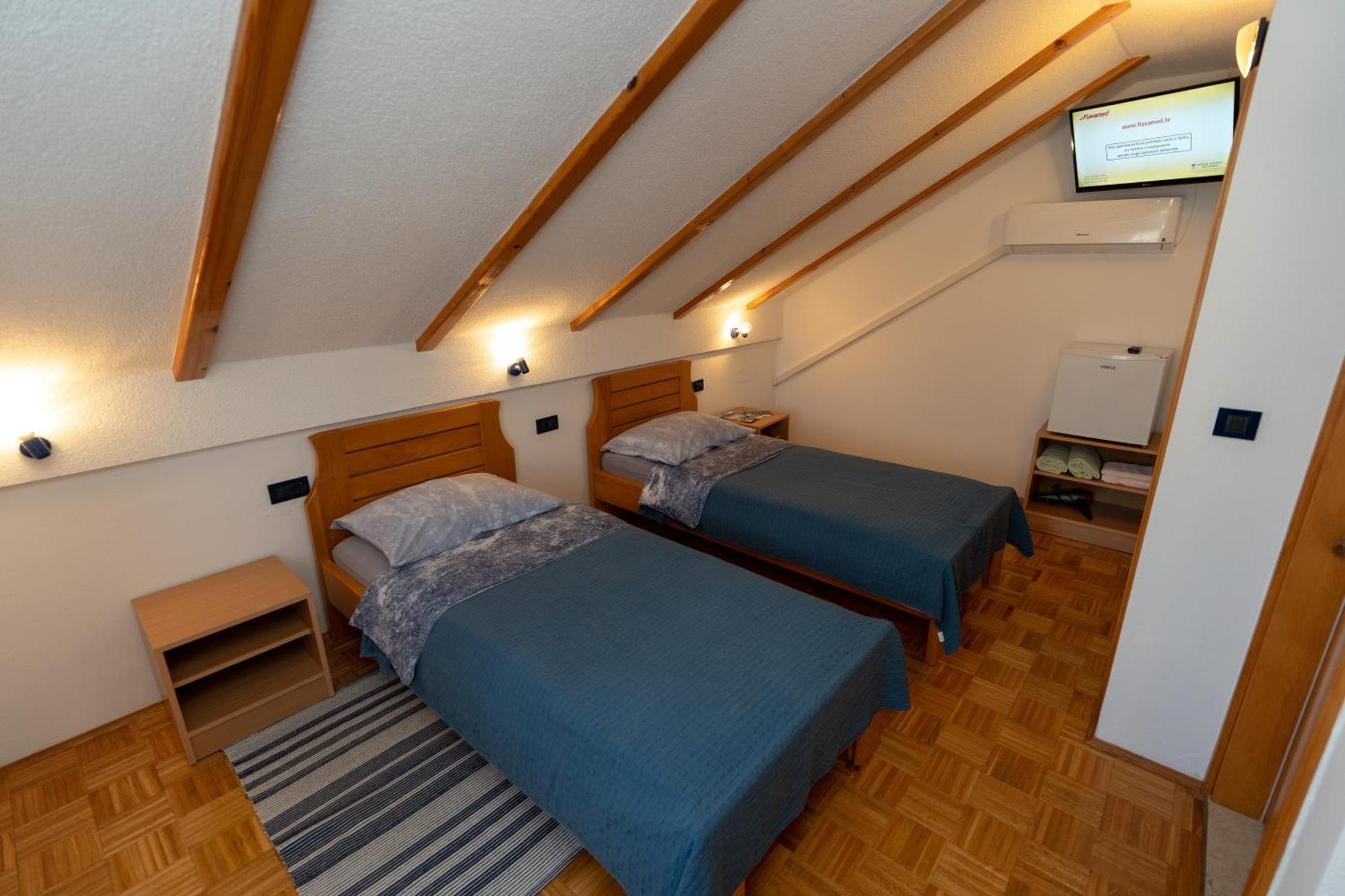 Apartman Miramare Otočac Екстериор снимка