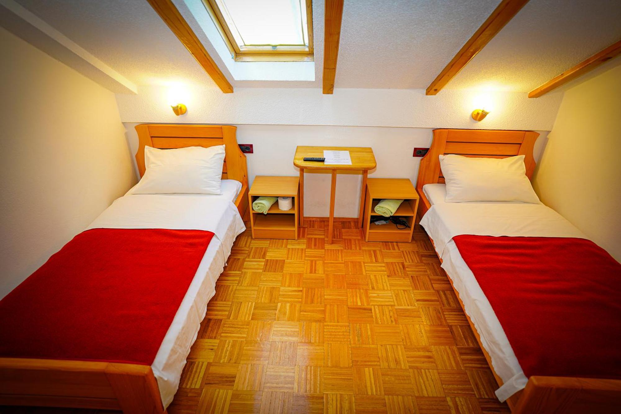 Apartman Miramare Otočac Екстериор снимка