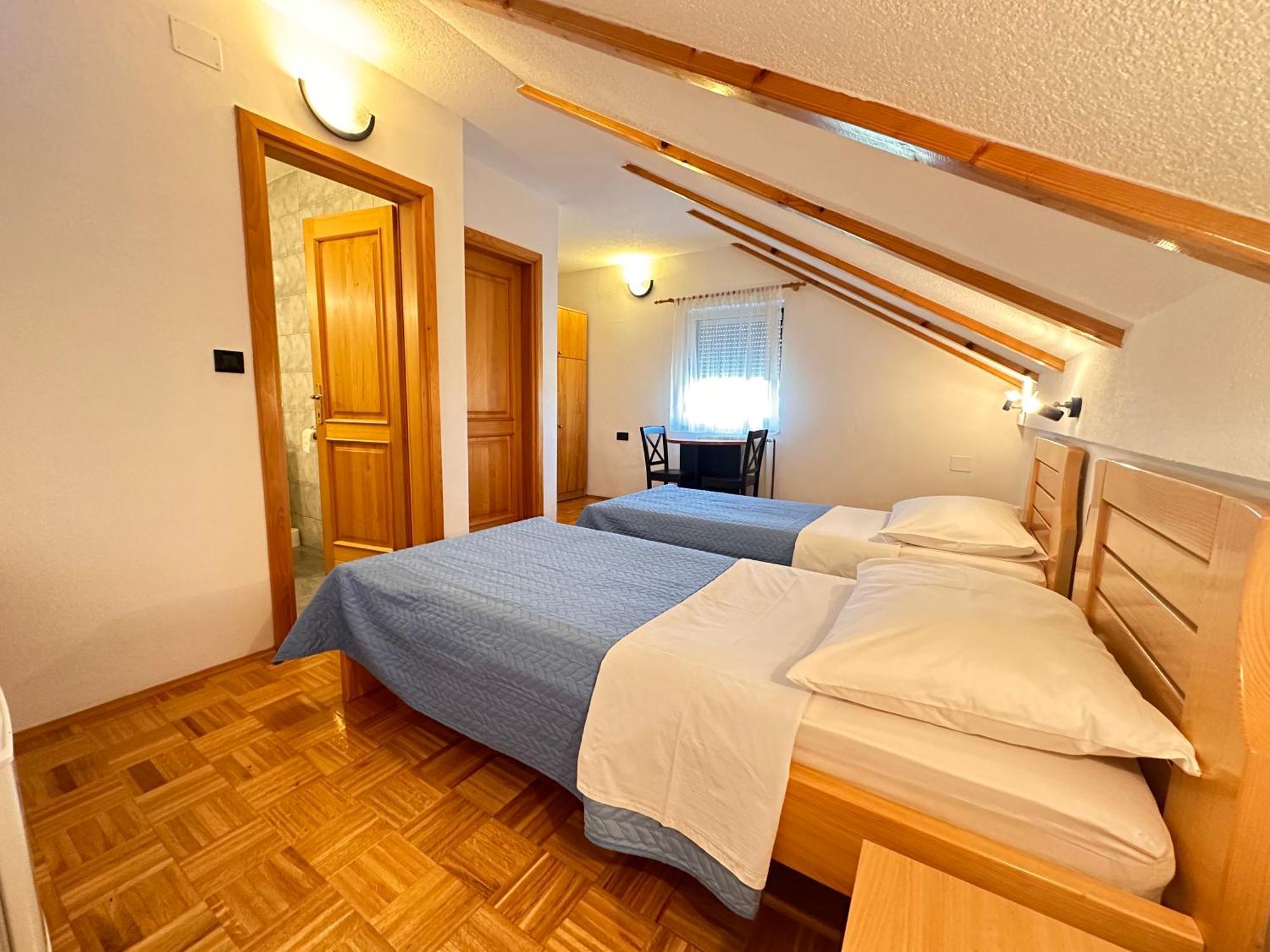 Apartman Miramare Otočac Екстериор снимка