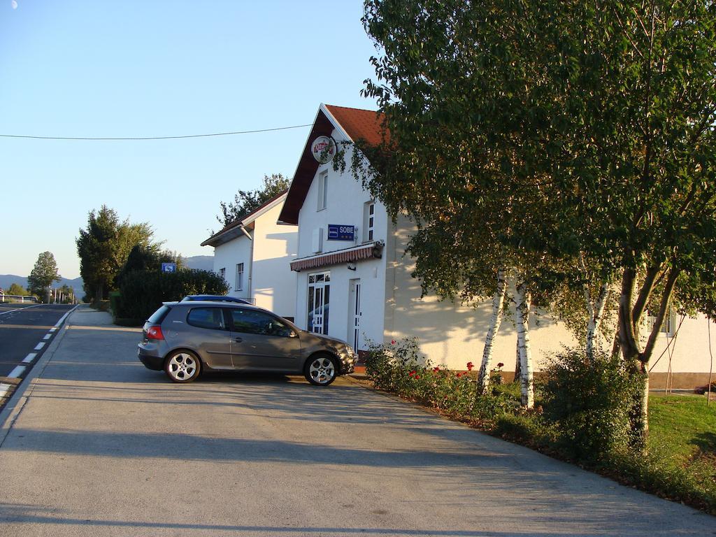 Apartman Miramare Otočac Екстериор снимка
